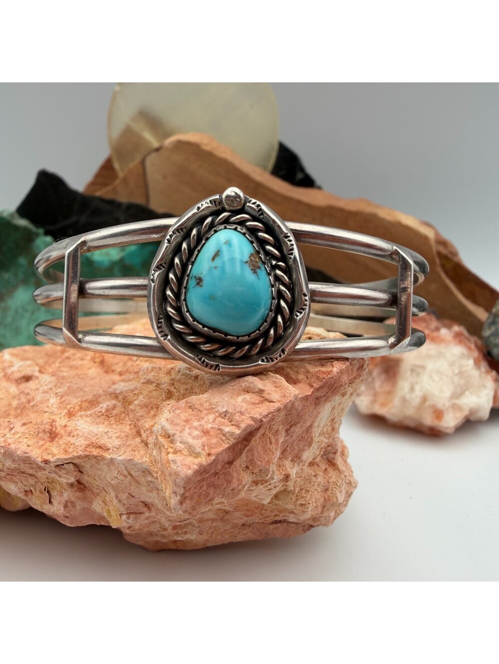Vintage Navajo Turquoise Stone Sterling Silver Cuff Bracelet